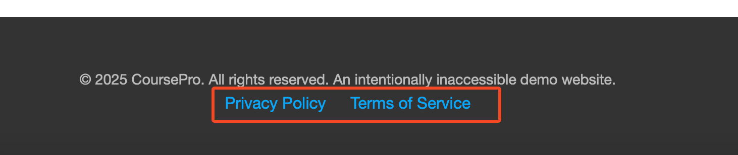 Screenshot der Website mit geöffneten Chrome DevTools, die die Footer-Links ohne semantische Auszeichnung zeigen.